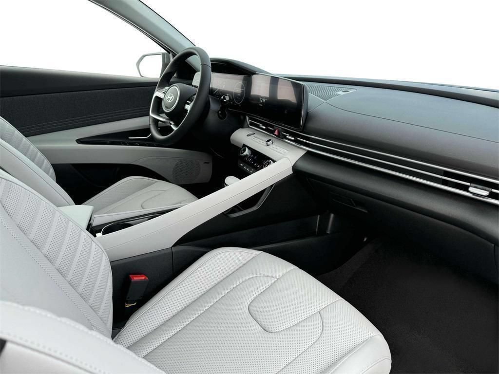 New 2025 Hyundai Elantra Limited FWD image 15