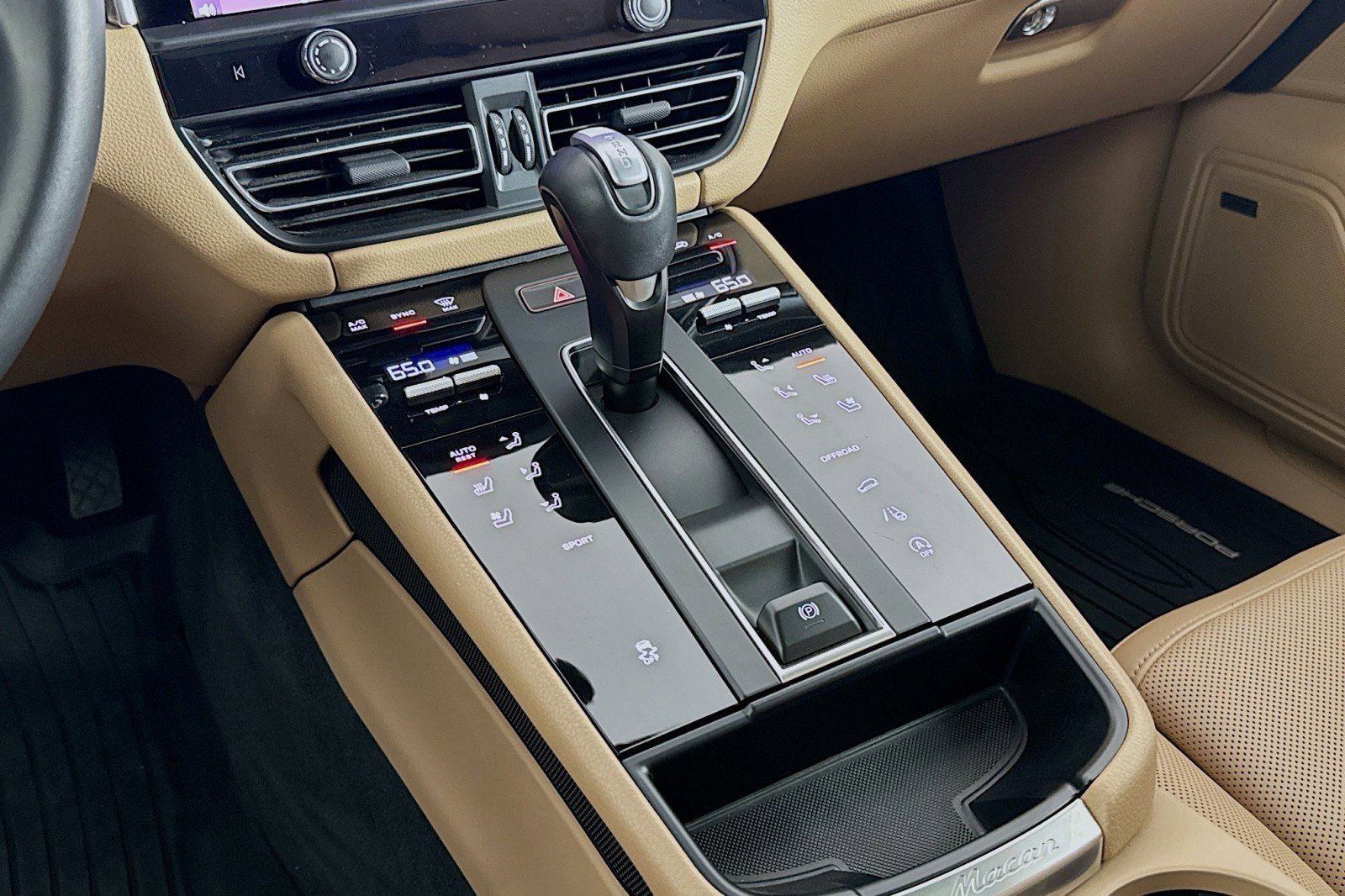 Used 2025 Porsche Macan AWD/4WD image 5
