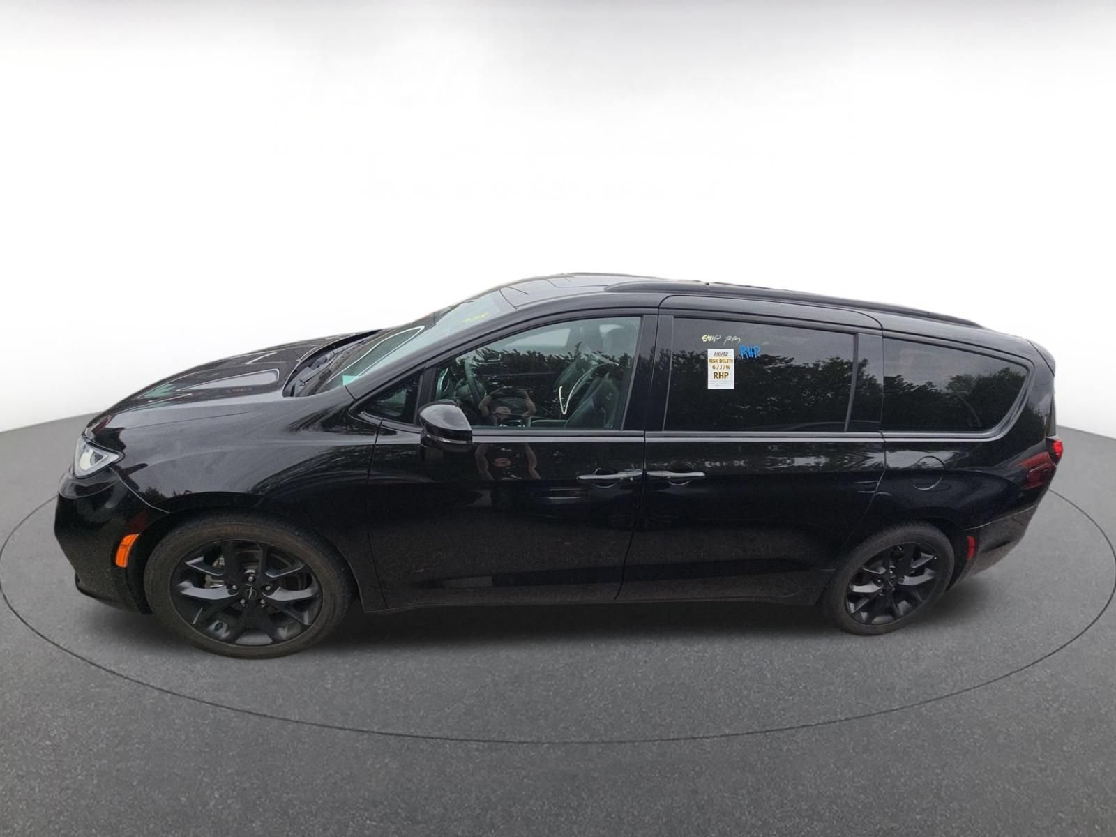 Used 2025 Chrysler Pacifica Limited FWD image 3