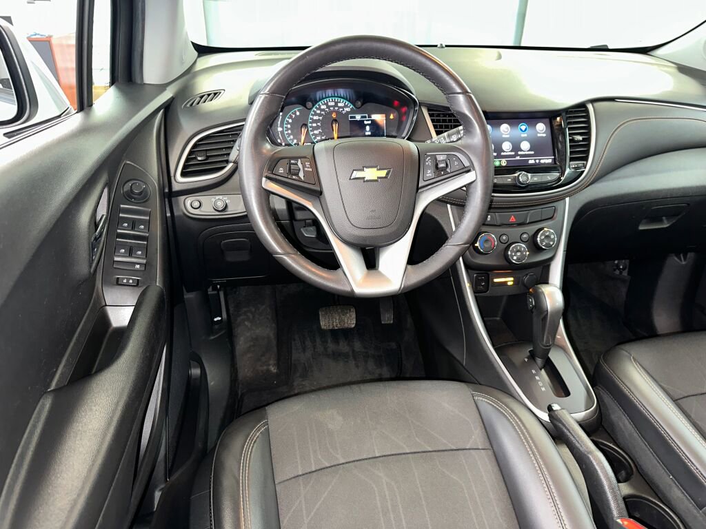 Certified 2022 Chevrolet Trax LT w/ Driver Confidence Package image 2