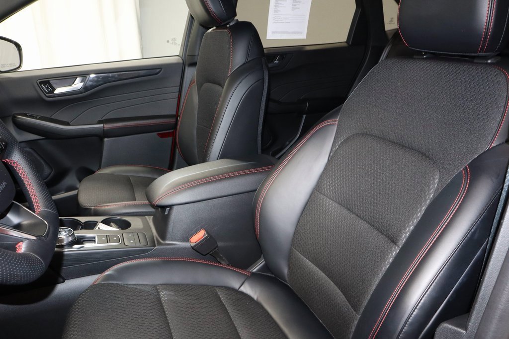 Certified 2025 Ford Escape ST-Line w/ Cold Weather Package image 26