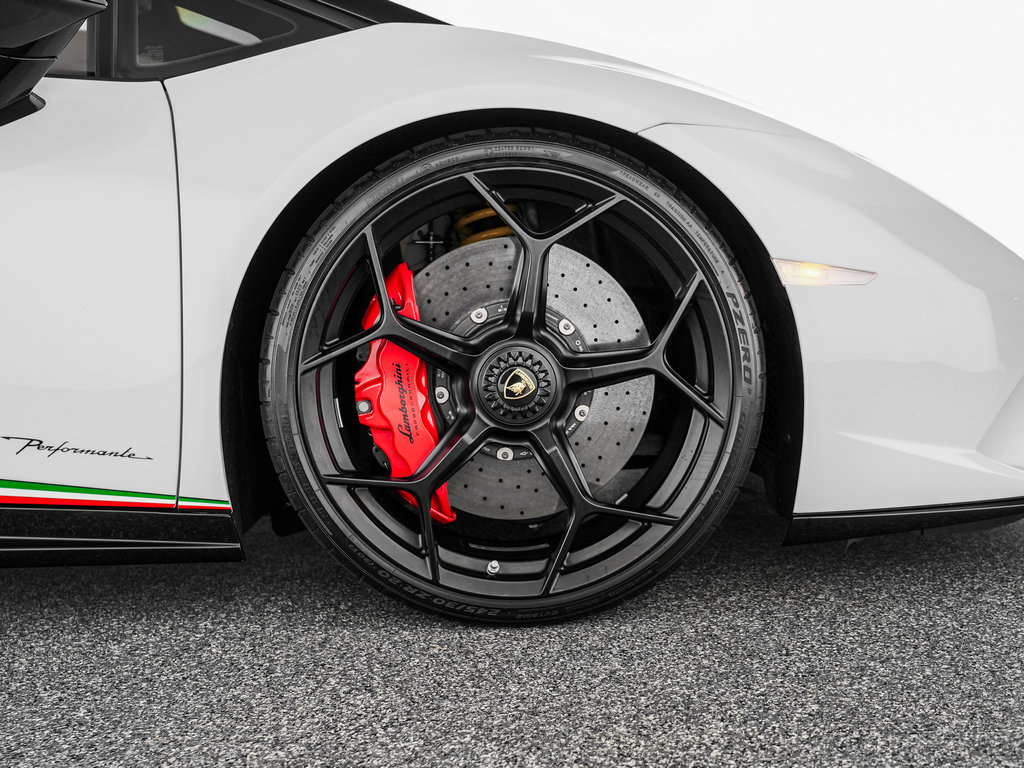 Used 2018 Lamborghini Huracan Performante AWD/4WD image 35