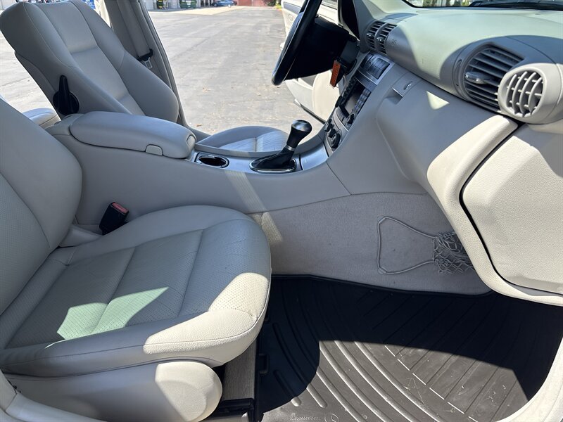 Used 2006 Mercedes-Benz C 350 Sedan image 35