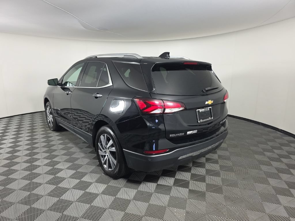 Used 2023 Chevrolet Equinox Premier AWD/4WD image 3