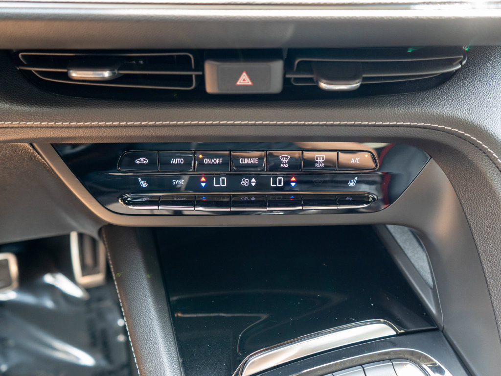Certified 2023 Buick Envision Essence w/ Technology Package I AWD/4WD image 27