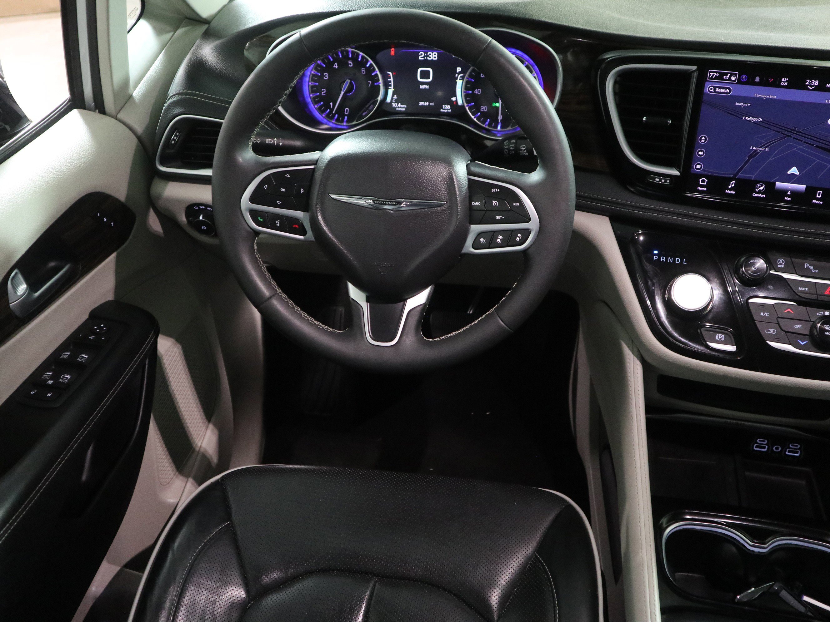 Used 2024 Chrysler Pacifica Limited image 16