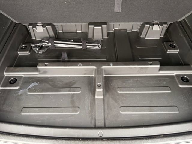 Used 2025 Chevrolet Suburban Z71 AWD/4WD image 37