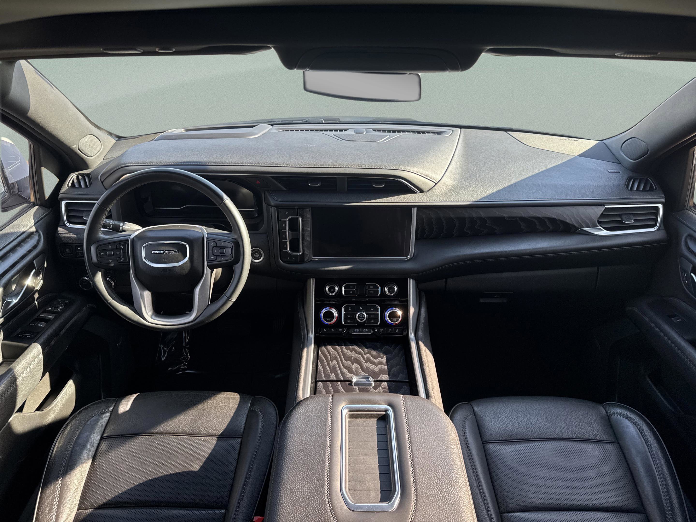 Used 2024 GMC Yukon XL Denali image 9