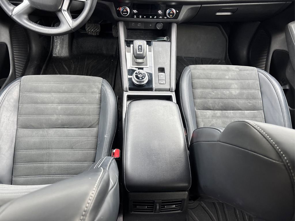 Used 2024 Mitsubishi Outlander SE image 22