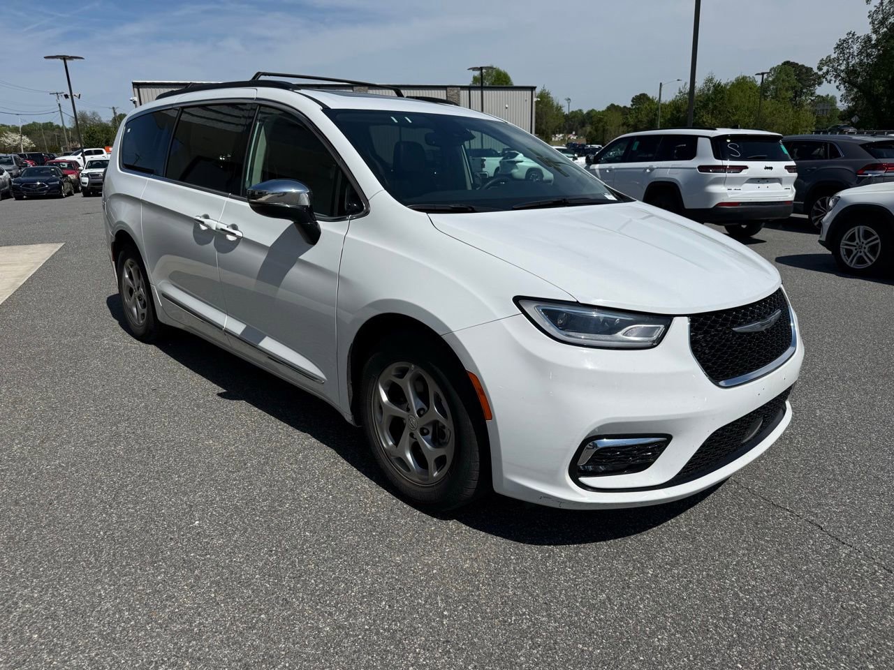 Used 2023 Chrysler Pacifica Limited image 8