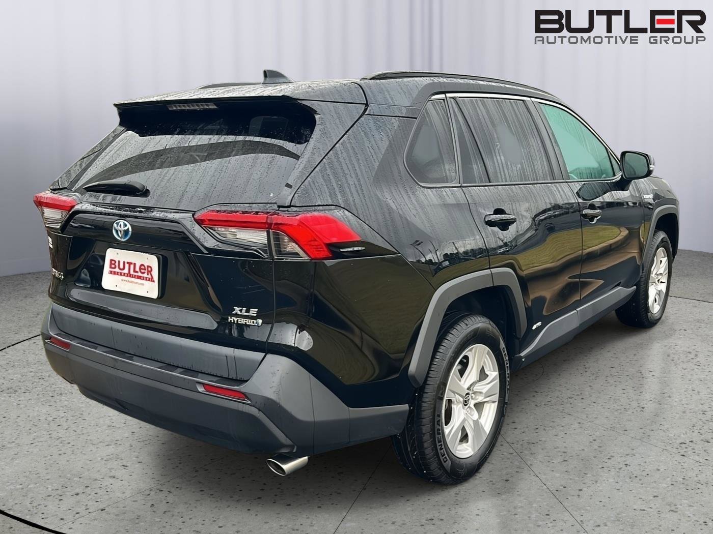 Used 2021 Toyota RAV4 XLE image 6