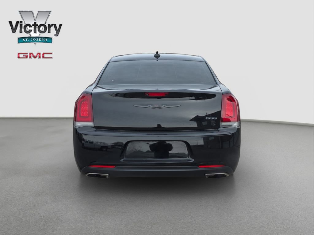 Used 2020 Chrysler 300 Touring w/ Sport Appearance Package image 16