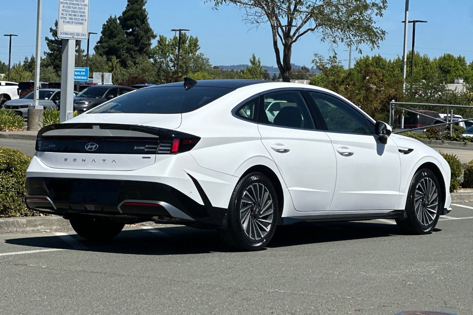 New 2025 Hyundai Sonata Limited image 4