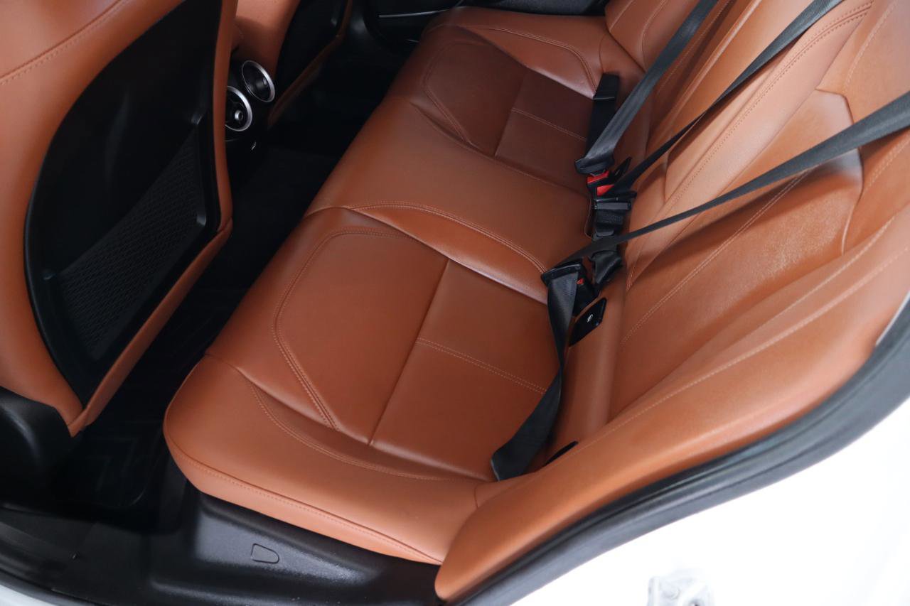 Used 2019 Alfa Romeo Giulia w/ Nero Edizione image 32