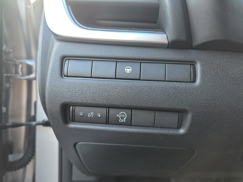 Used 2023 Nissan Rogue SV image 13