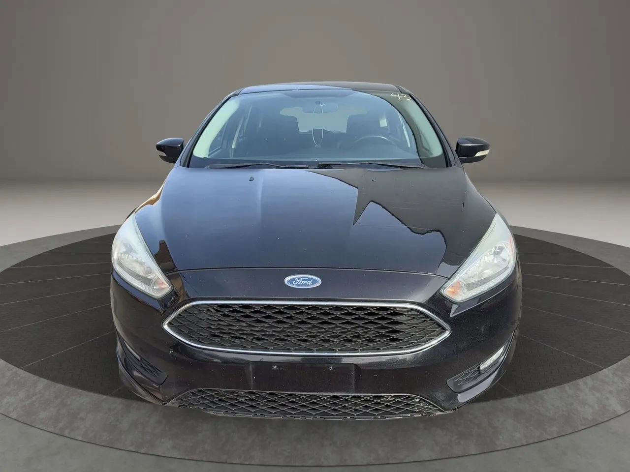 Used 2015 Ford Focus SE w/ SE Sport Package image 2