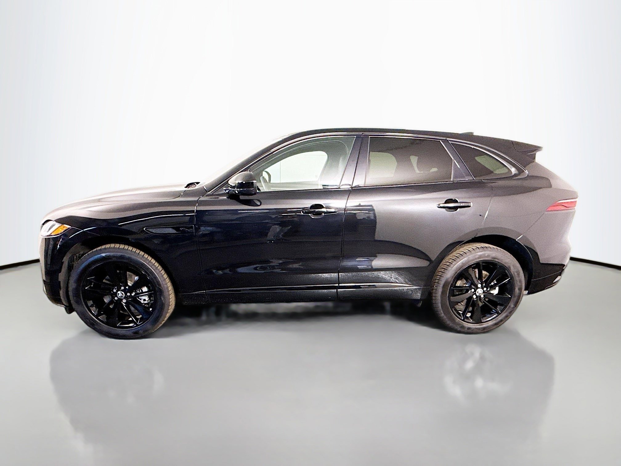 Used 2025 Jaguar F-PACE R-Dynamic S image 6