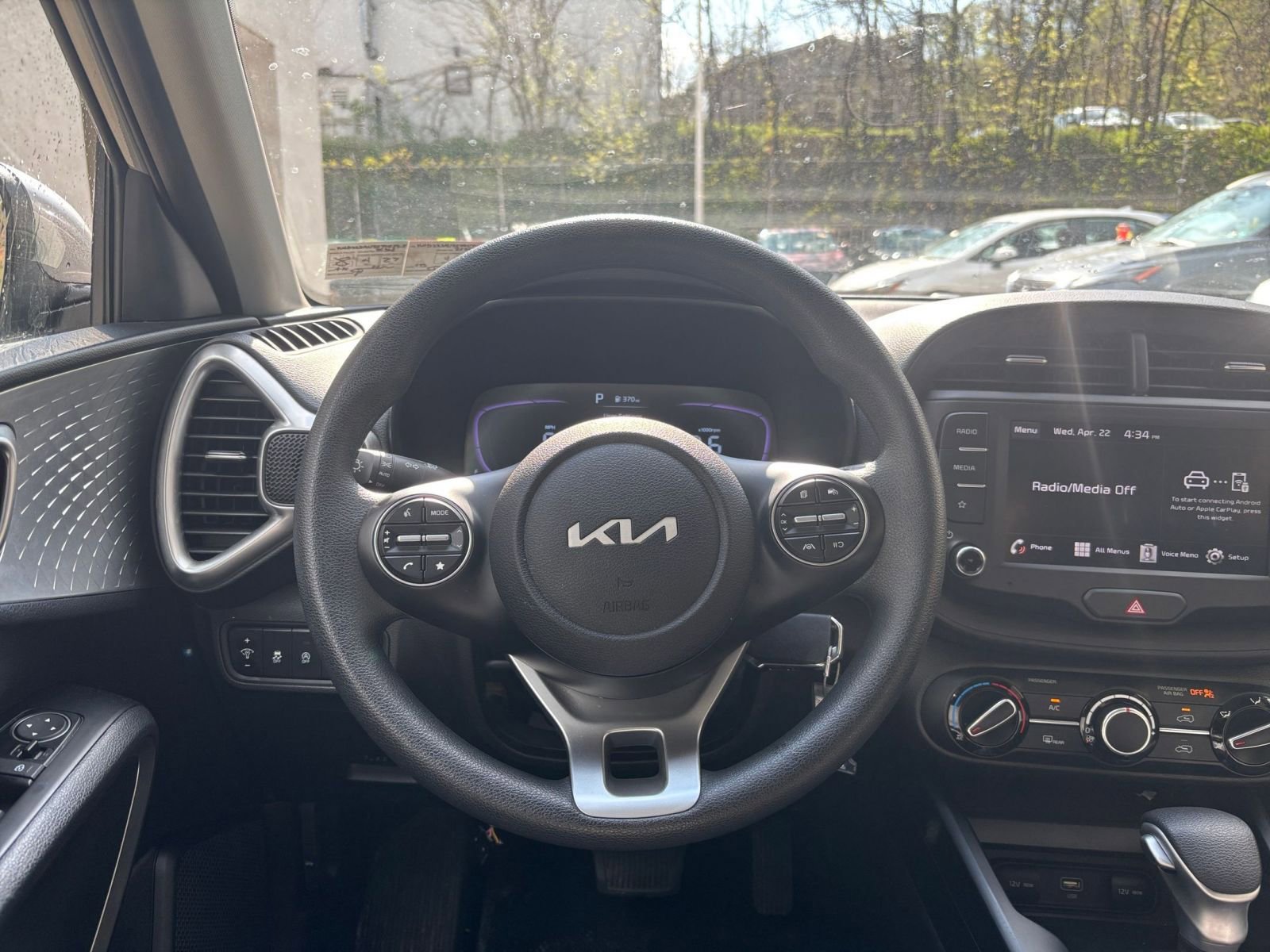 Used 2025 Kia Soul LX w/ LX Technology Package FWD image 32