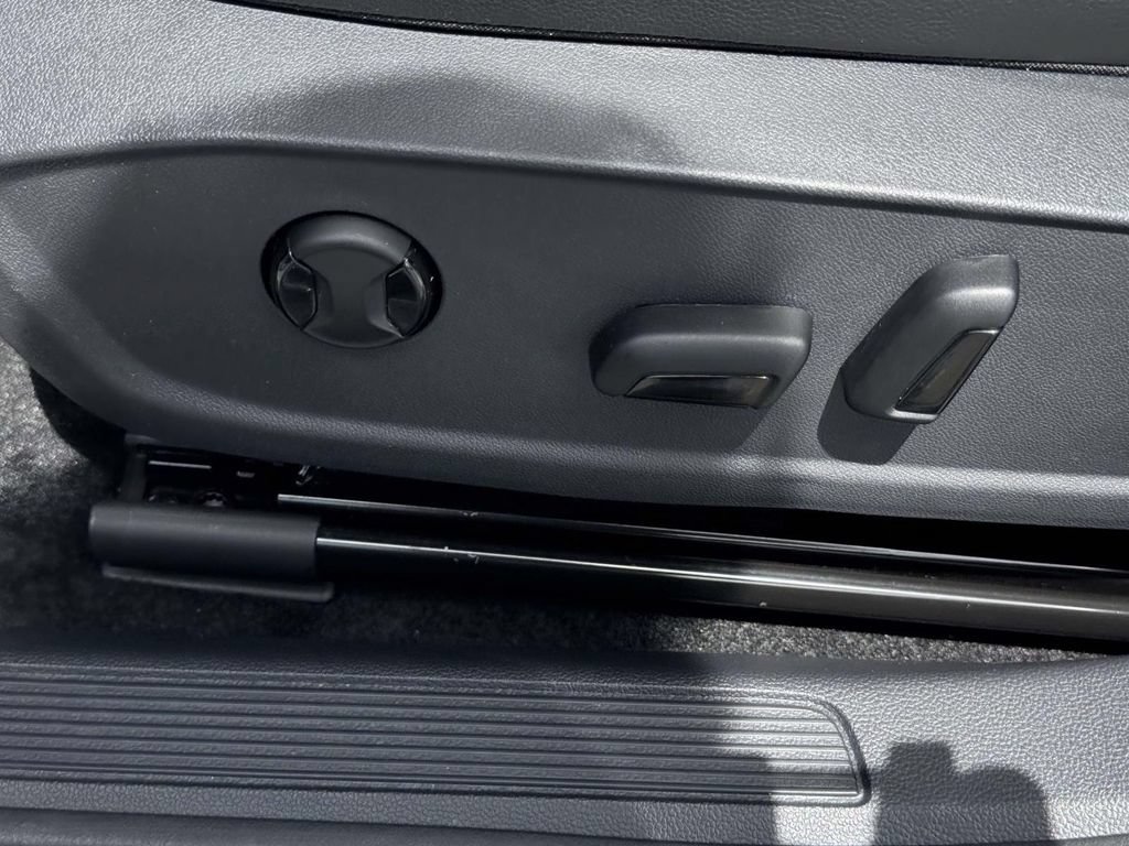 Used 2023 Volkswagen Jetta SE FWD image 18
