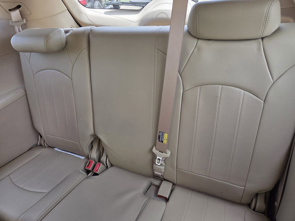 Used 2011 Buick Enclave CXL image 17