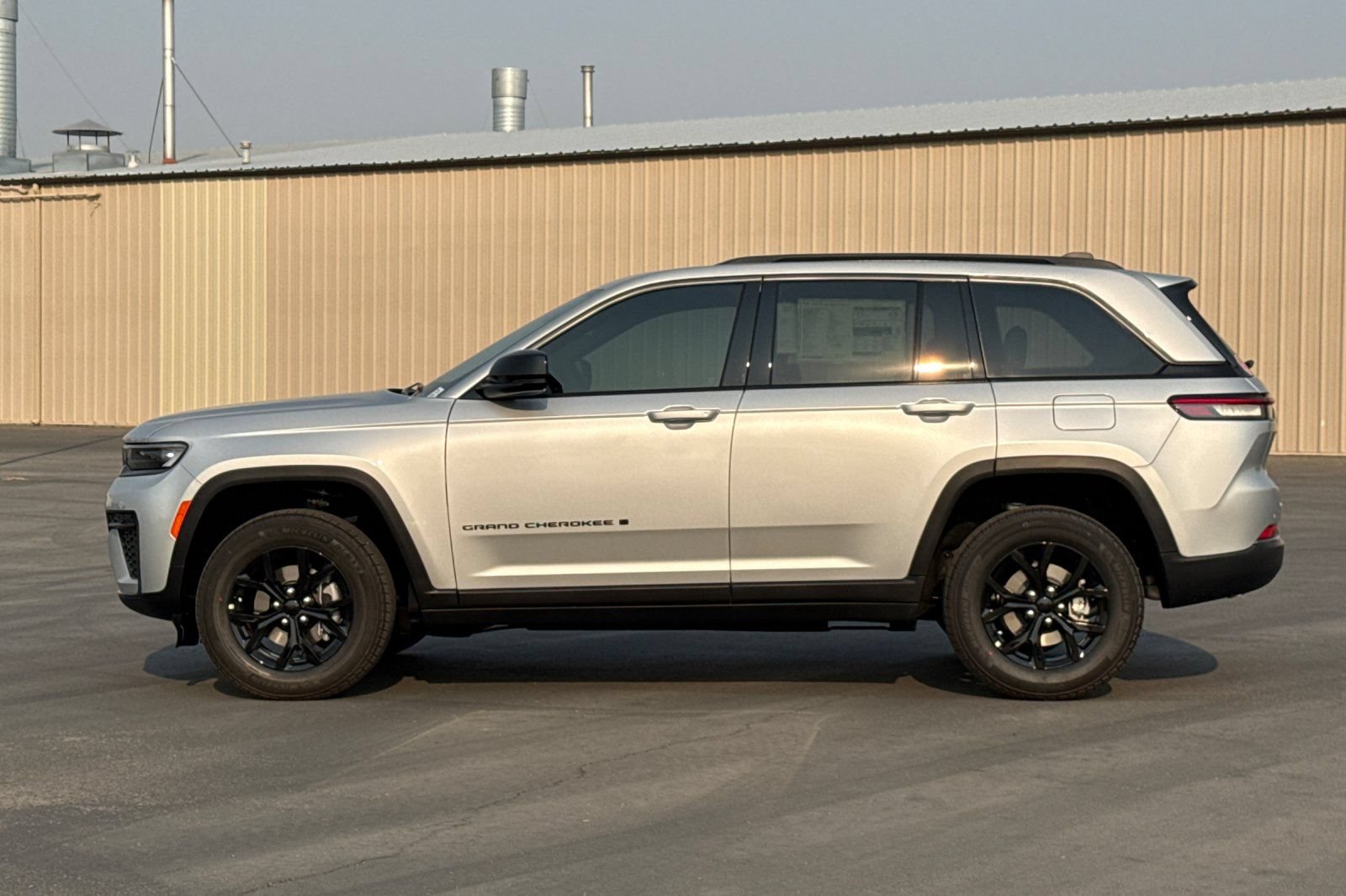 New 2026 Jeep Grand Cherokee Altitude AWD/4WD image 9