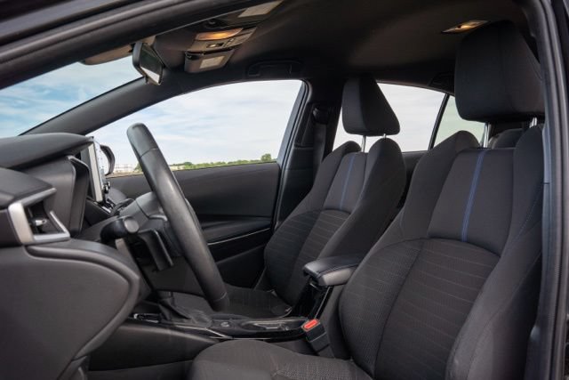 Used 2021 Toyota Corolla SE w/ Carpet Mat Package (TMS) FWD image 14