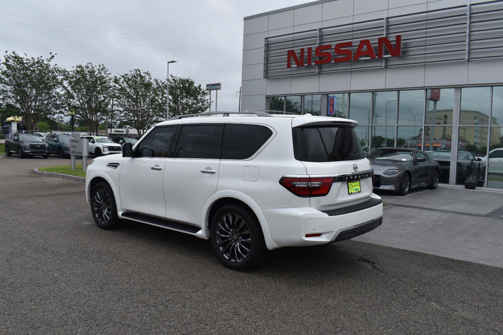 Used 2023 Nissan Armada Platinum w/ Captain's Chairs Package RWD image 6