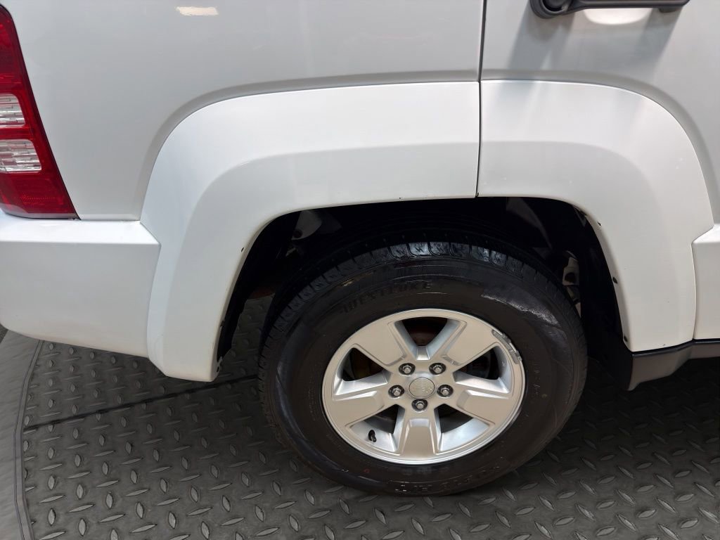 Used 2012 Jeep Liberty Sport RWD image 23