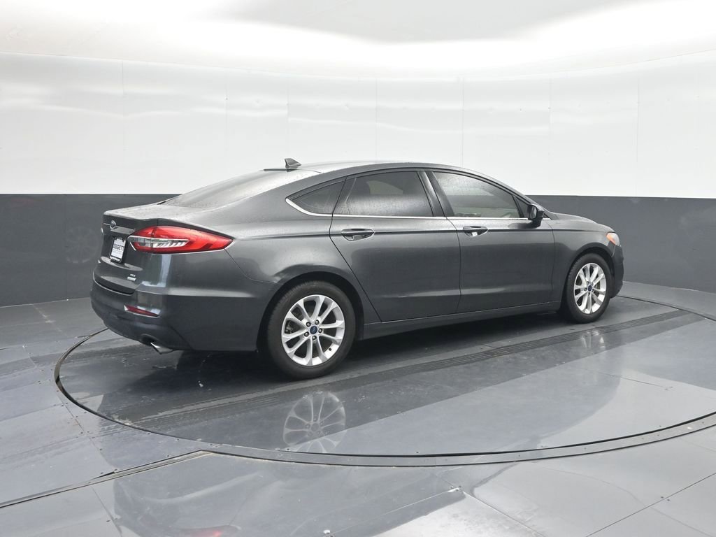 Used 2020 Ford Fusion SE FWD image 15