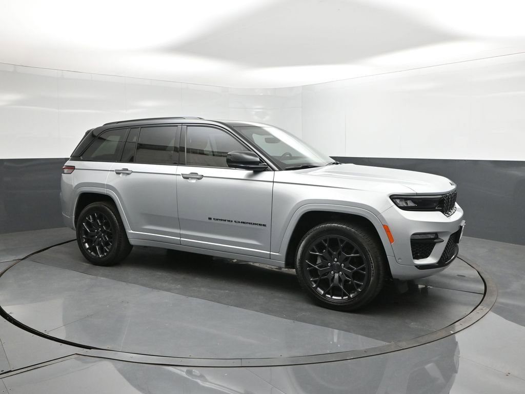 Used 2025 Jeep Grand Cherokee Summit w/ Obsidian Package image 17