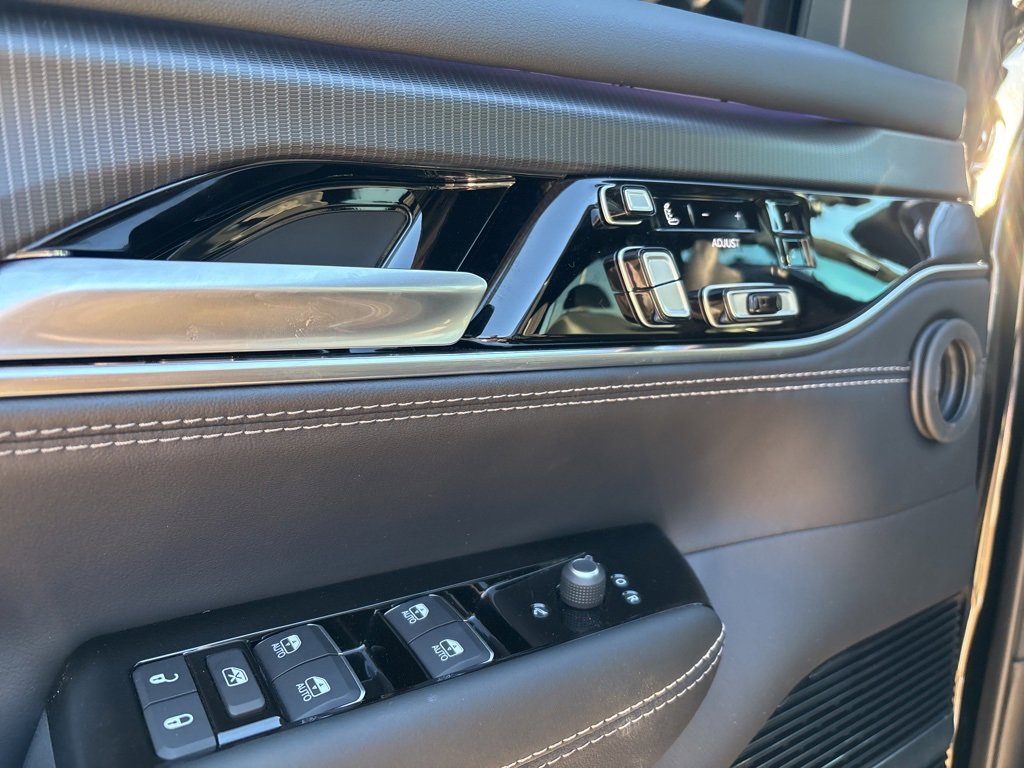 New 2025 Jeep Grand Wagoneer L Series II Obsidian w/ Quick Order Packagew 28T image 9