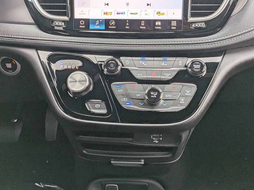 New 2027 Chrysler Pacifica Select w/ Family Tech Group FWD image 19