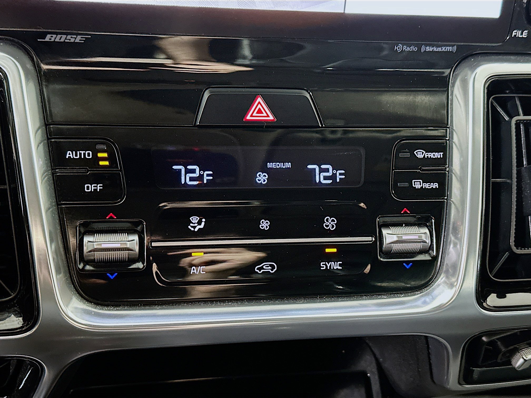 Used 2023 Kia Sorento SX AWD/4WD image 16