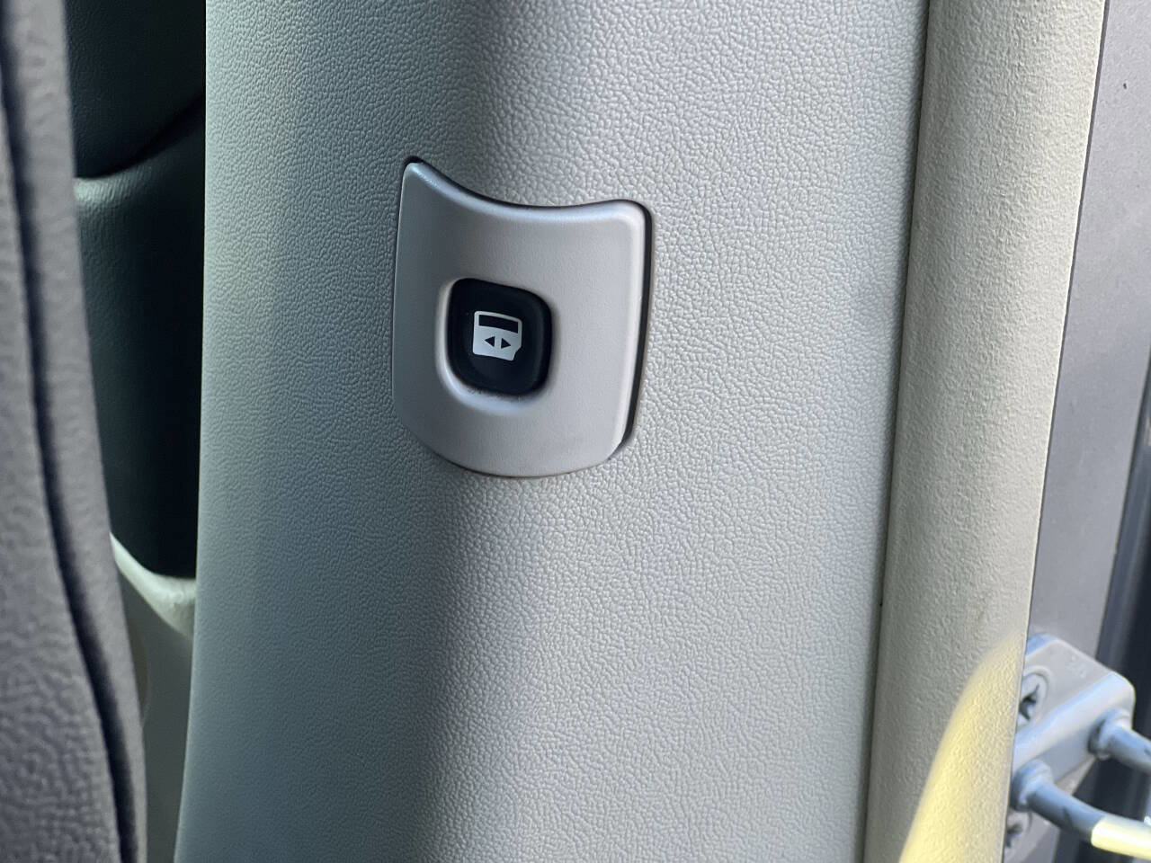 Used 2016 Chrysler Town & Country Touring image 19