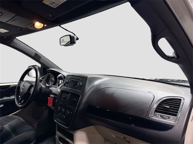 Used 2016 Dodge Grand Caravan SE image 29