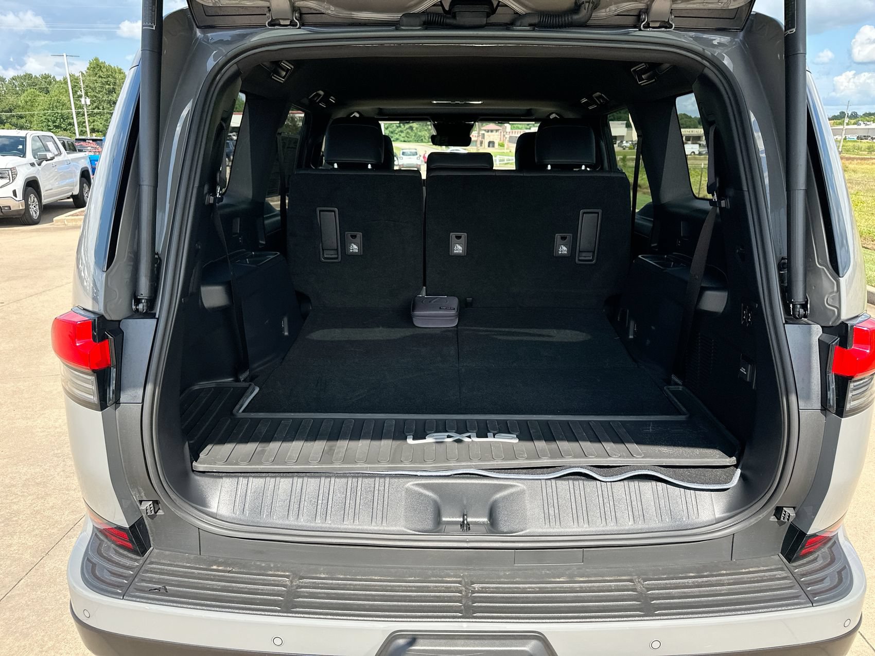 Used 2024 Lexus GX 550 w/ Accessory Package (Z1) AWD/4WD image 24