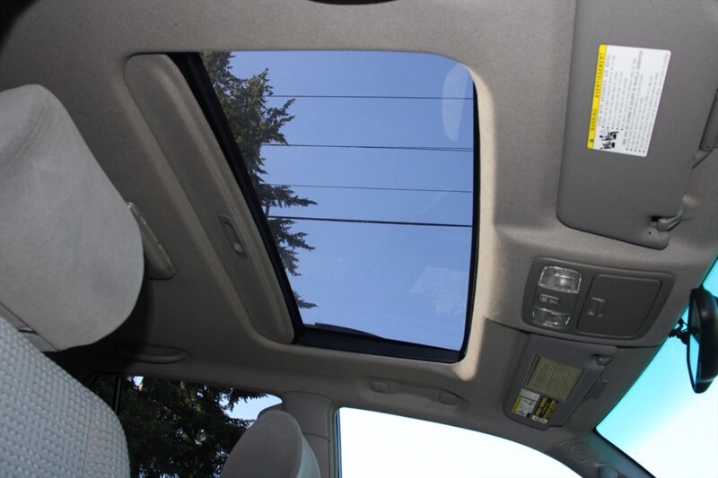 Used 2005 Toyota 4Runner SR5 AWD/4WD image 9