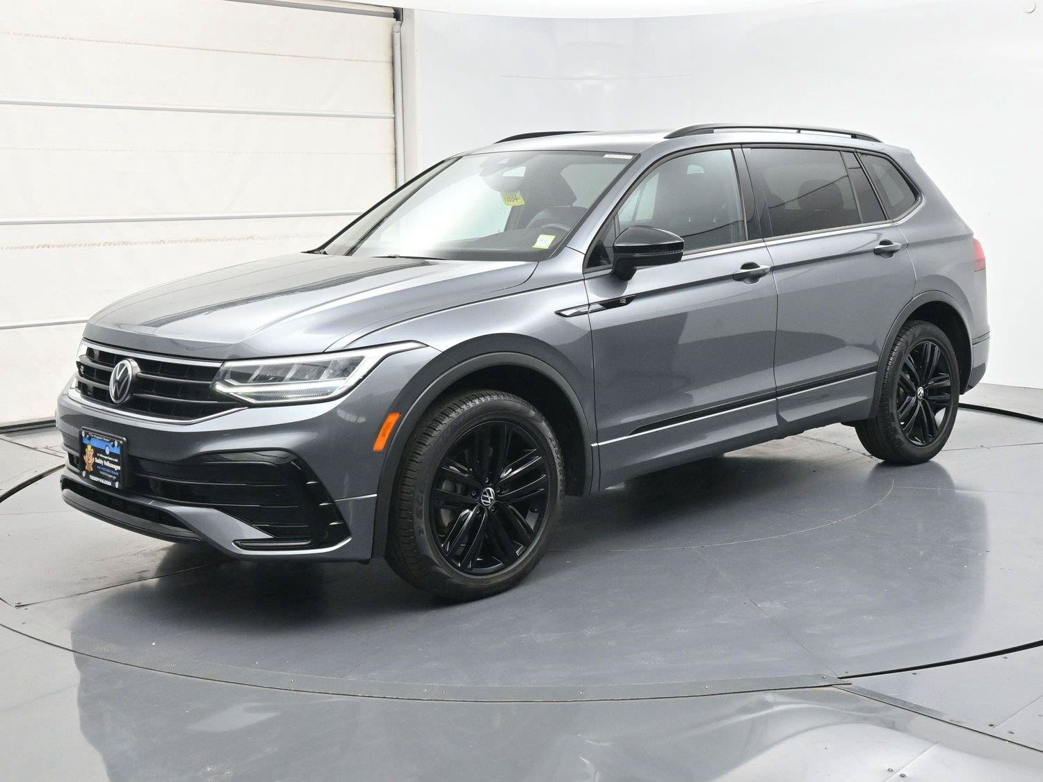 Certified 2022 Volkswagen Tiguan SE R-Line
