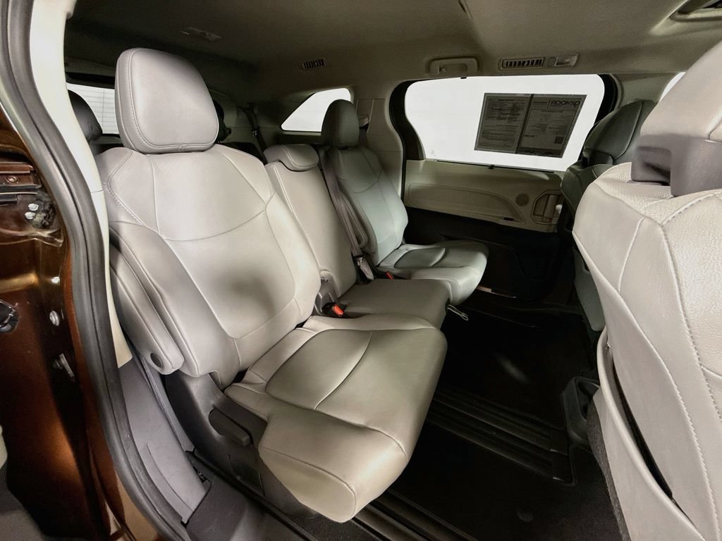 Used 2022 Toyota Sienna XLE FWD image 26