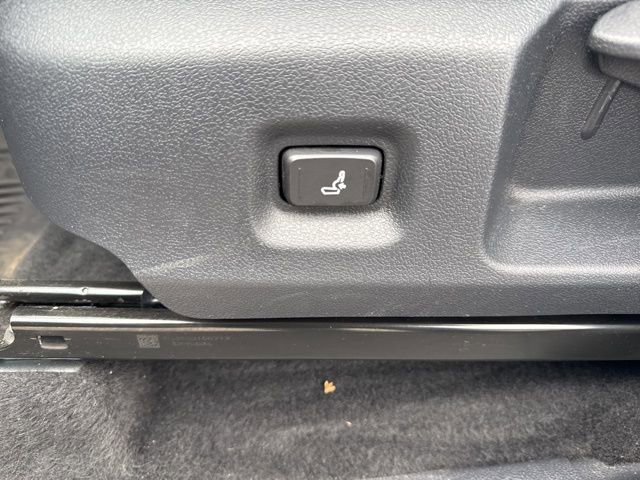 Used 2025 Toyota Tacoma SR5 w/ SR5 Upgrade Package AWD/4WD image 11