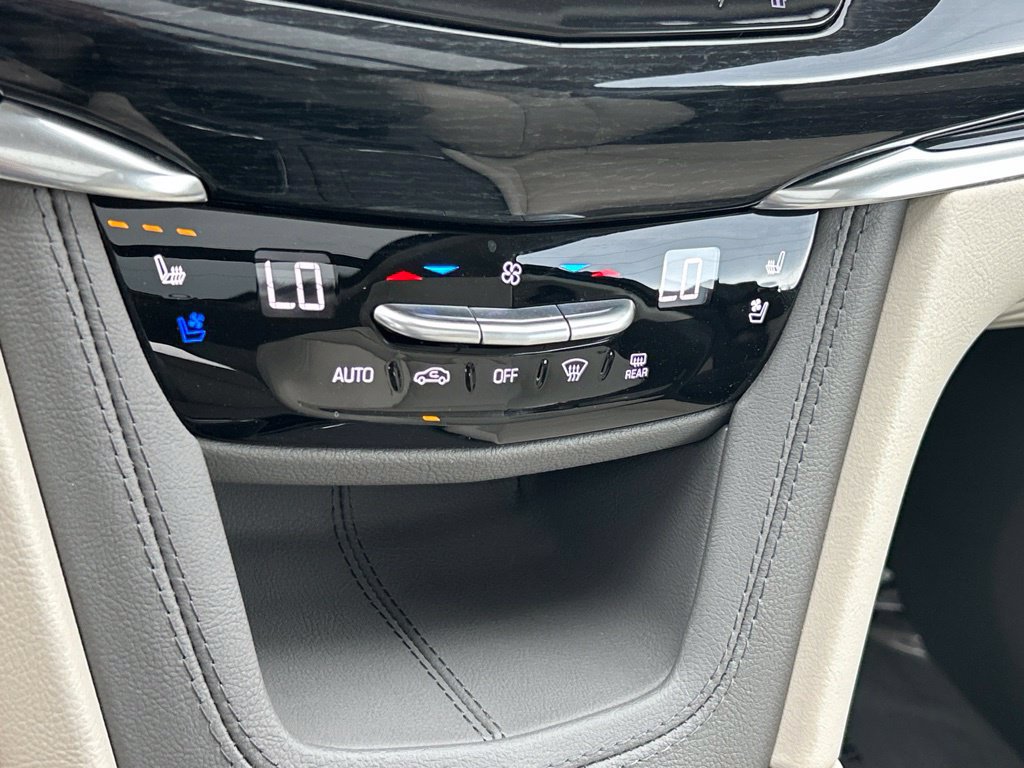 Used 2024 Cadillac XT6 Premium Luxury w/ Technology Package FWD image 38
