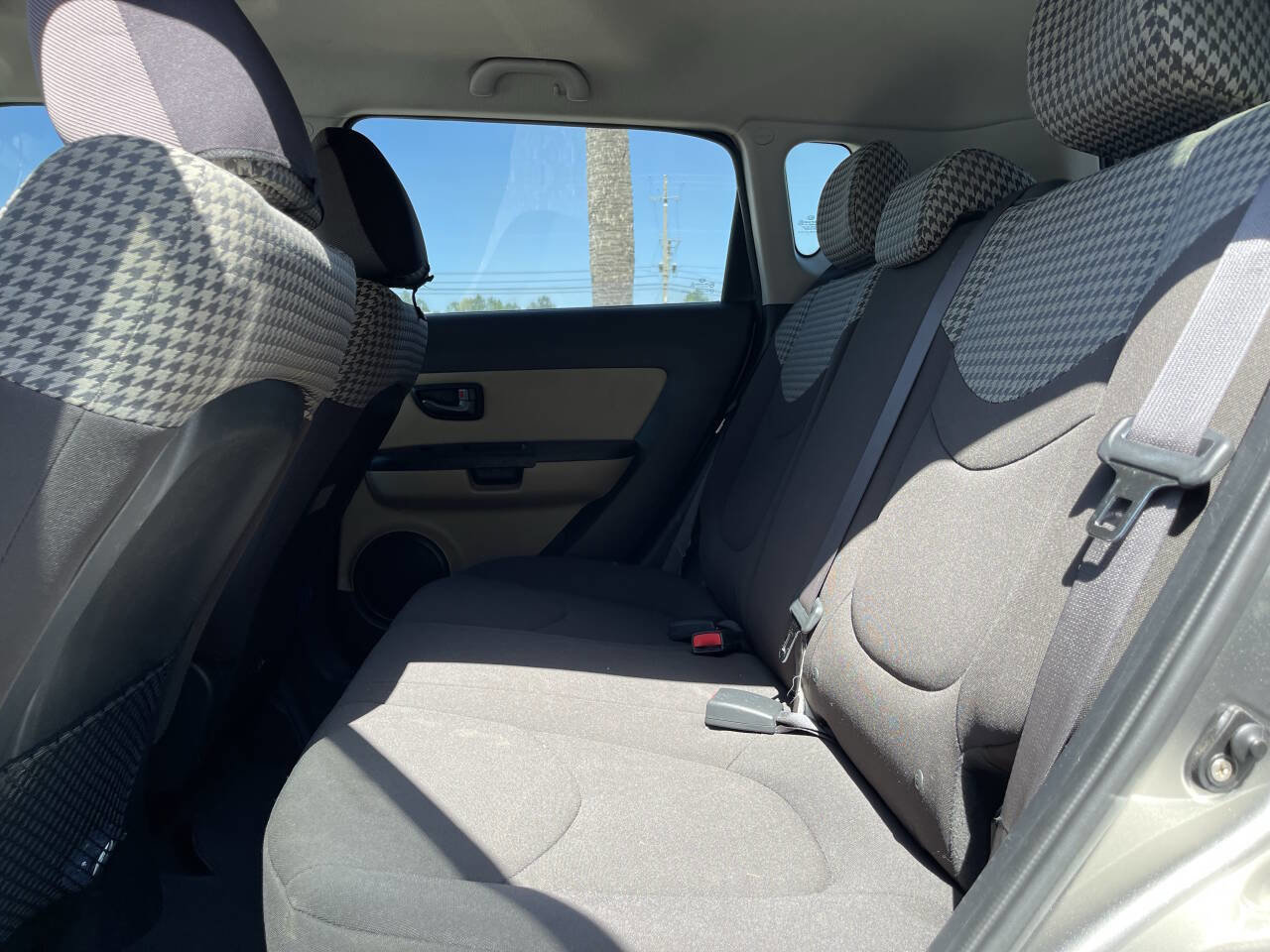 Used 2011 Kia Soul ! image 11