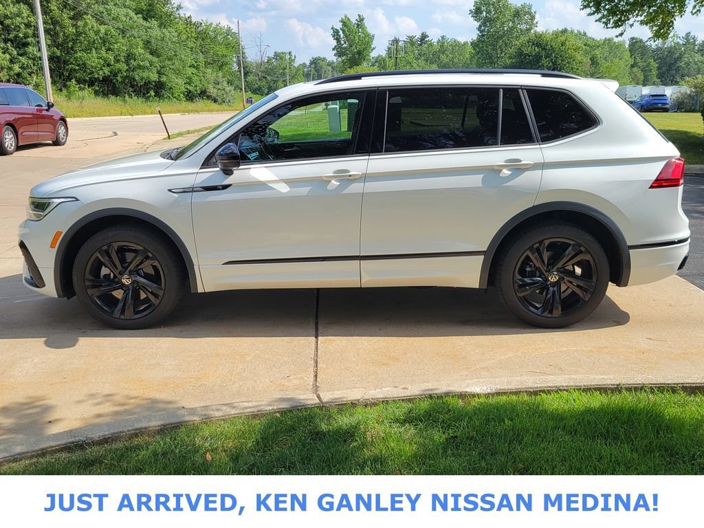 Used 2024 Volkswagen Tiguan SE R-Line FWD image 6