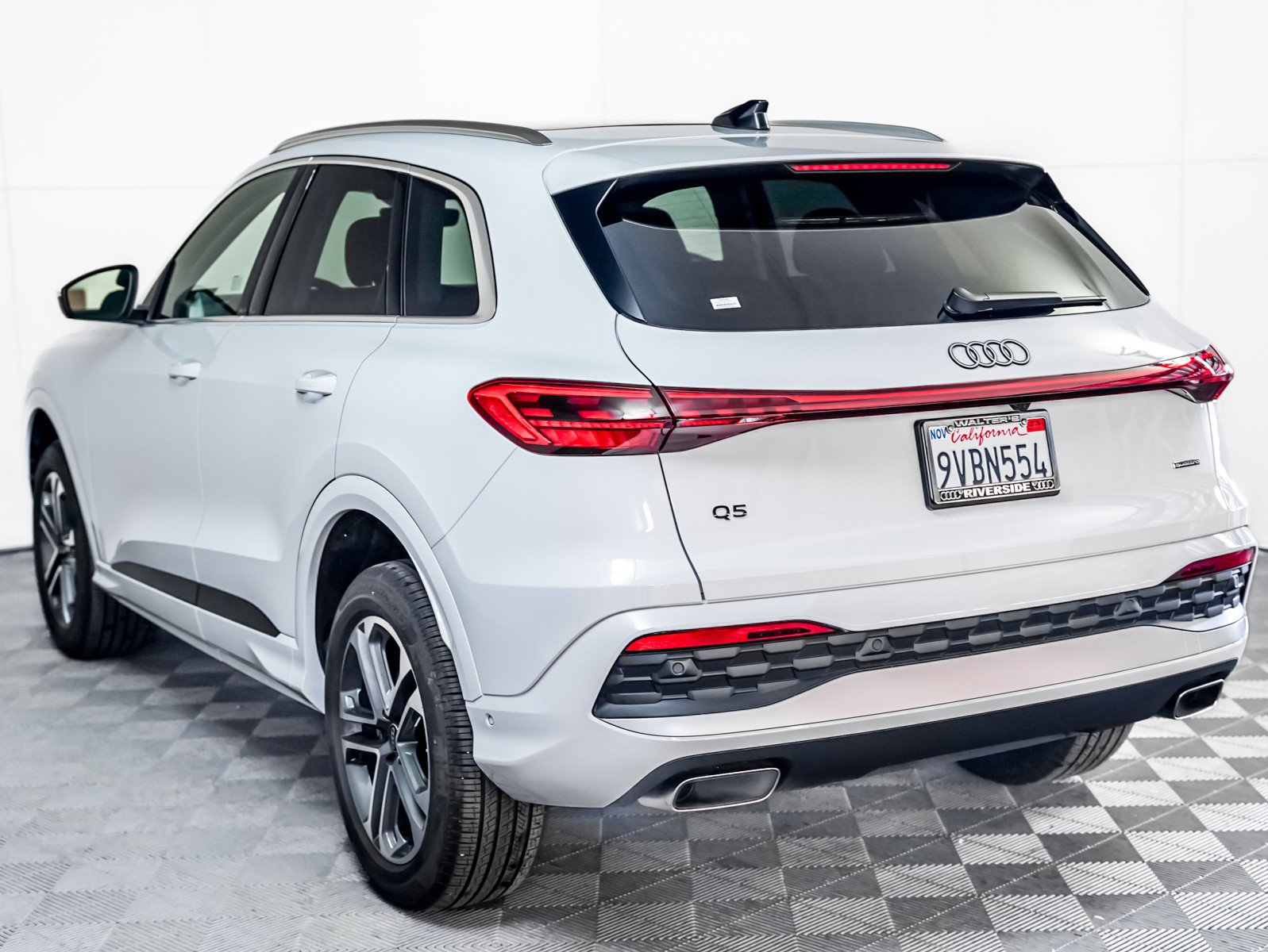Certified 2025 Audi Q5 Premium Plus w/ Premium Plus image 2