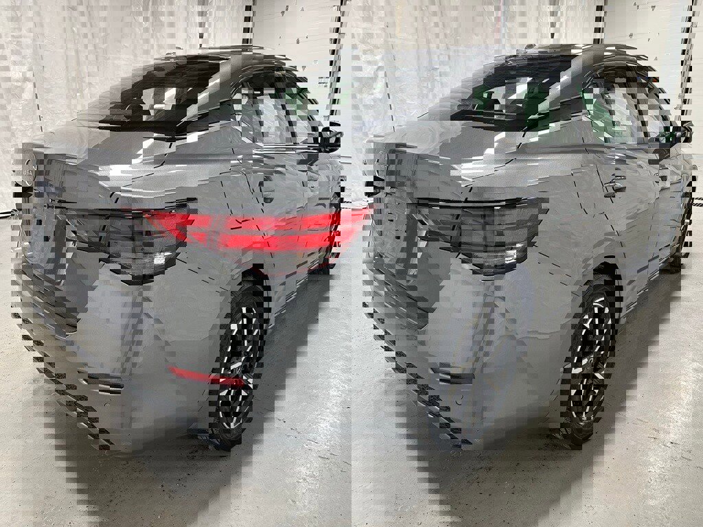 Used 2025 Nissan Sentra SV image 7