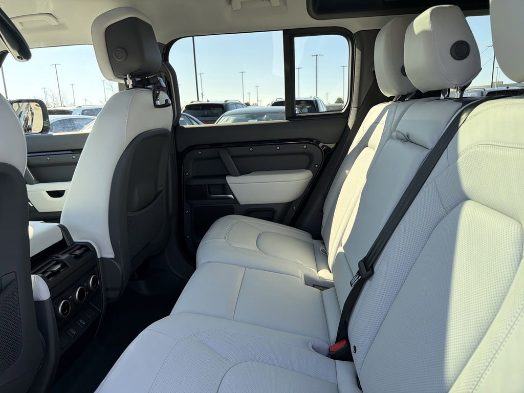 New 2026 Land Rover Defender 110 X-Dynamic SE image 12