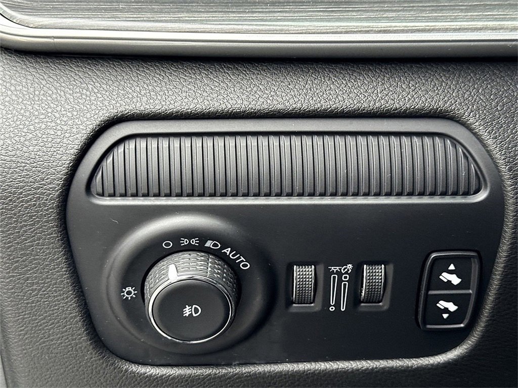 Used 2023 Jeep Wagoneer L Series II image 19