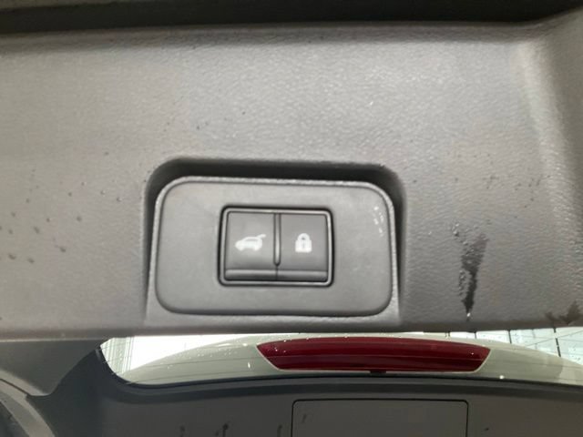Used 2025 Nissan Rogue SV AWD/4WD image 18