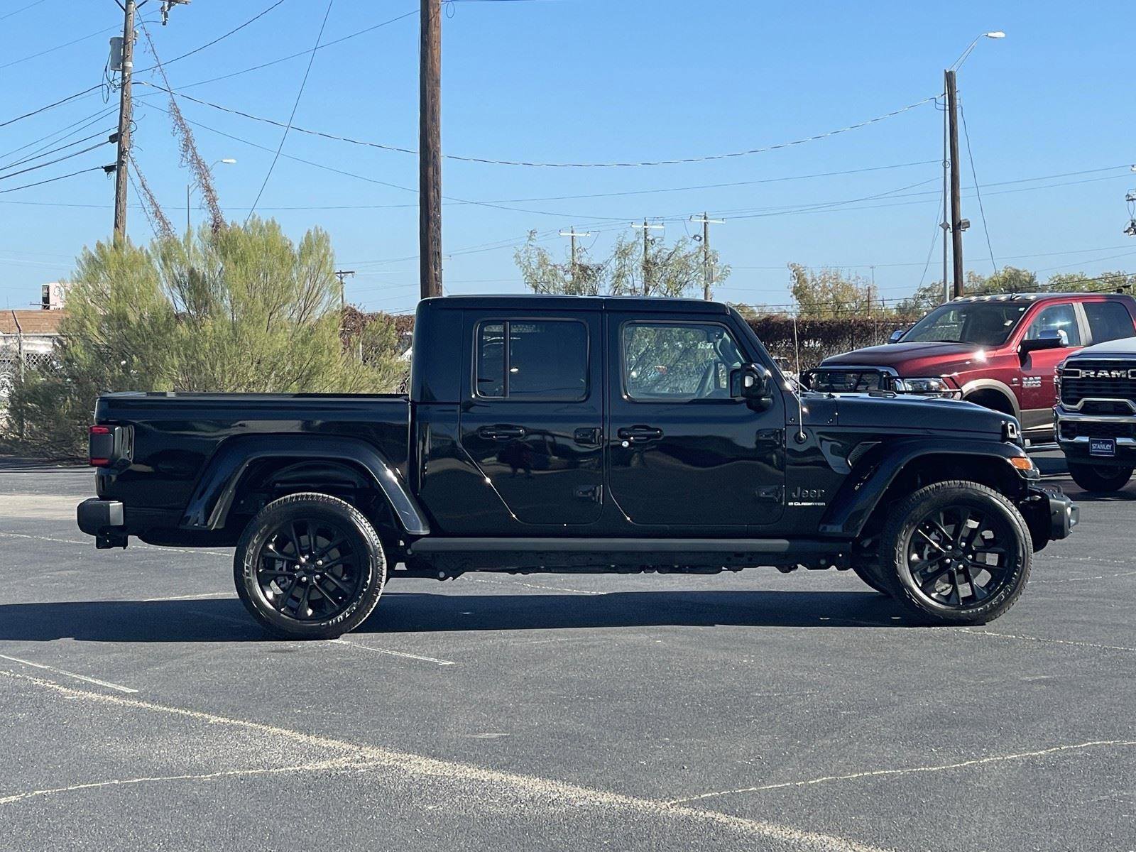 Used 2023 Jeep Gladiator Overland image 9