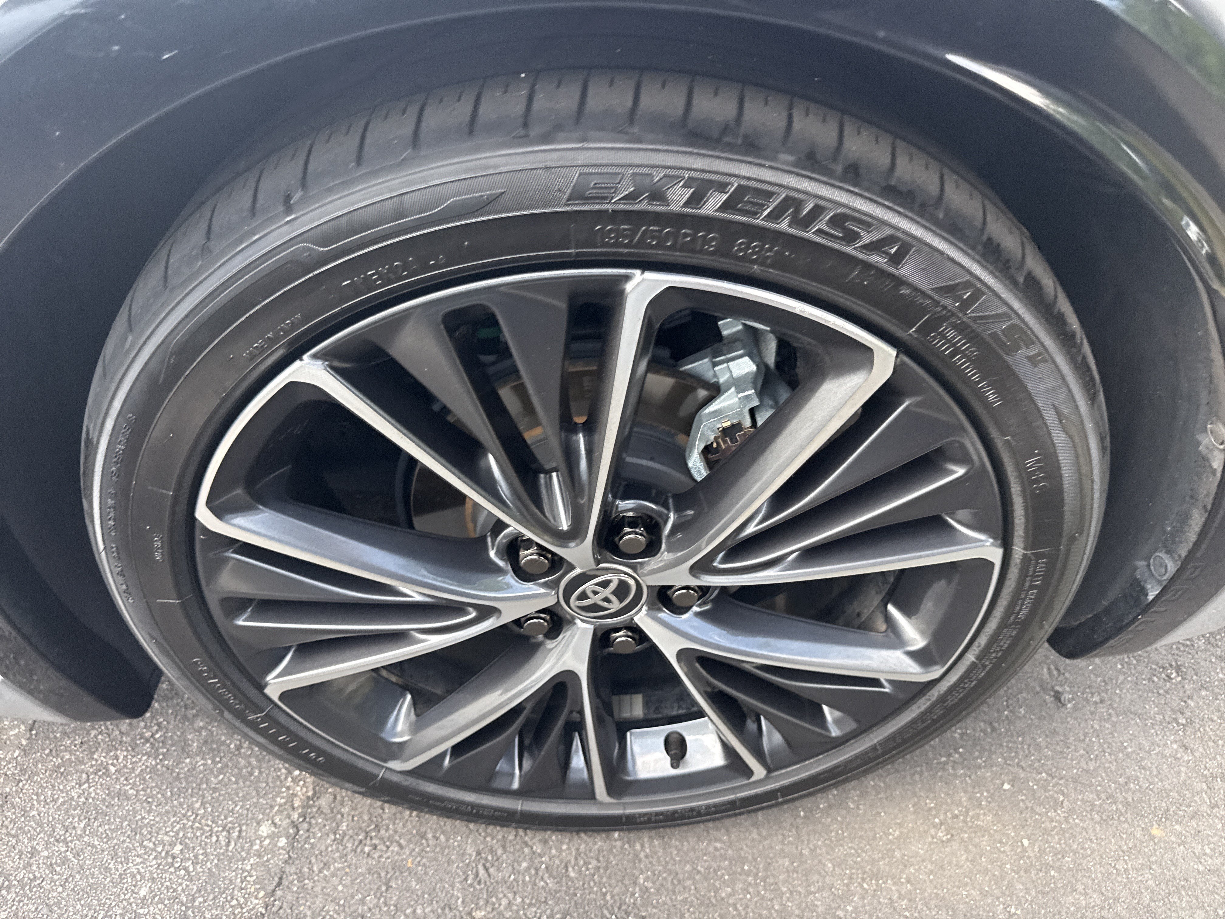 Used 2024 Toyota Prius XLE FWD image 45